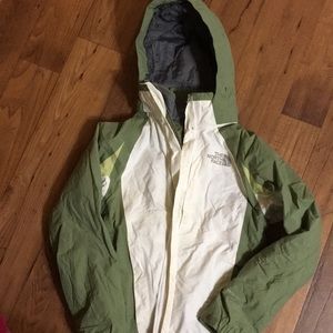 North face ski jacket with shell and fleece liner.